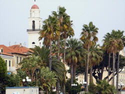 San Bartolomeo al Mare, Ligurien San Bartolomeo al Mare, Ligurie, Madonna del Rovere, Desr : l'italien en vacances
